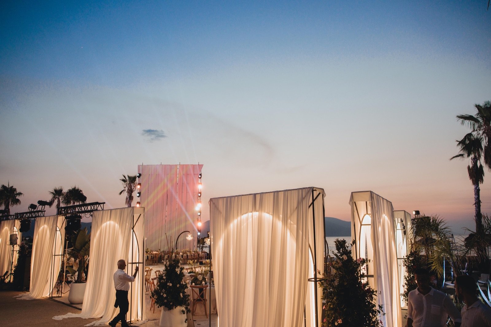 Bojo Resort Orikum — Zeltlounges zur blauen Stunde