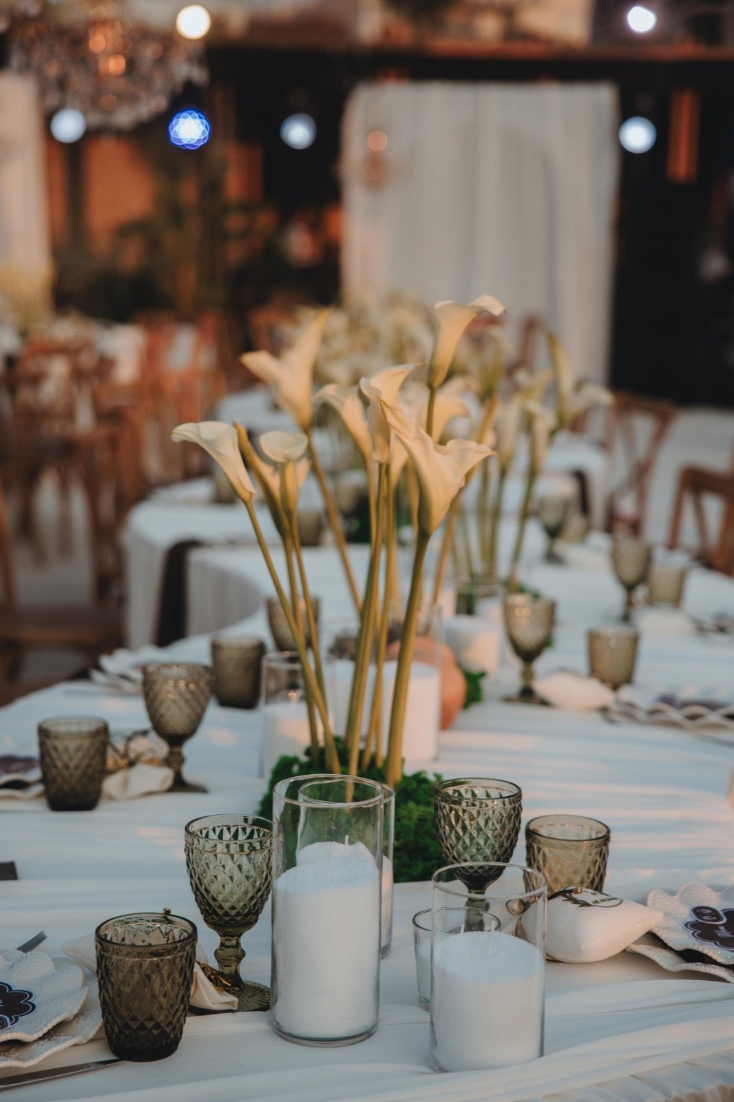 Bojo Resort Orikum — Tischdekoration mit Calla-Lilien