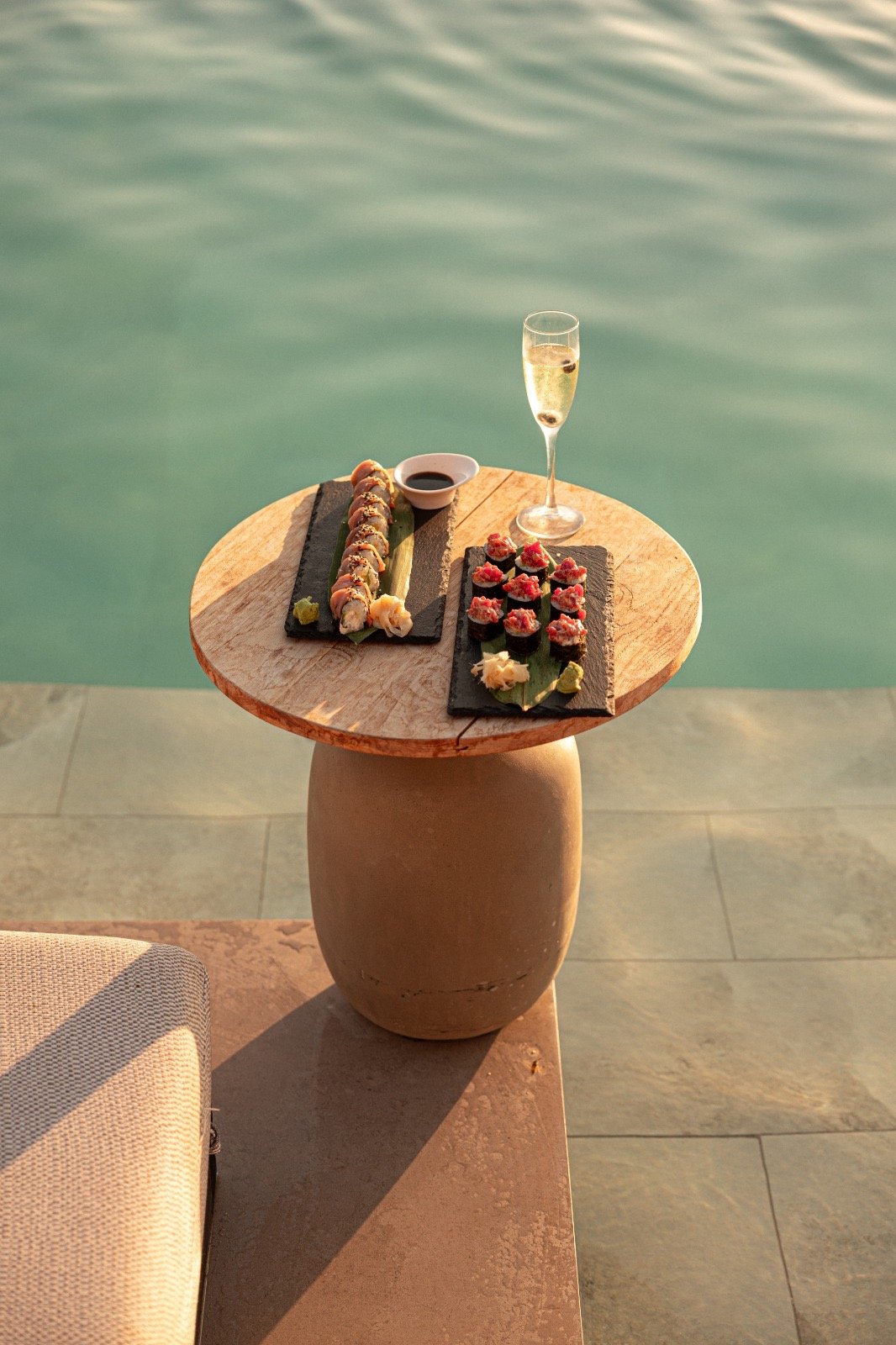 Nobus Hotel & Spa — Sushi & Champagner am Pool