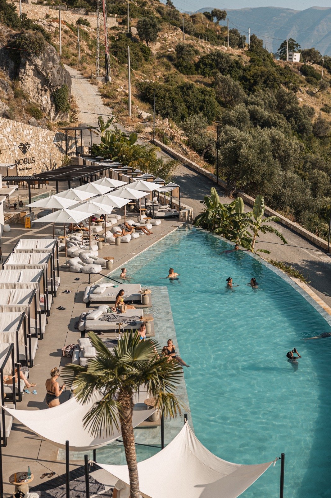 Nobus Hotel & Spa — Pool & Anlage von oben