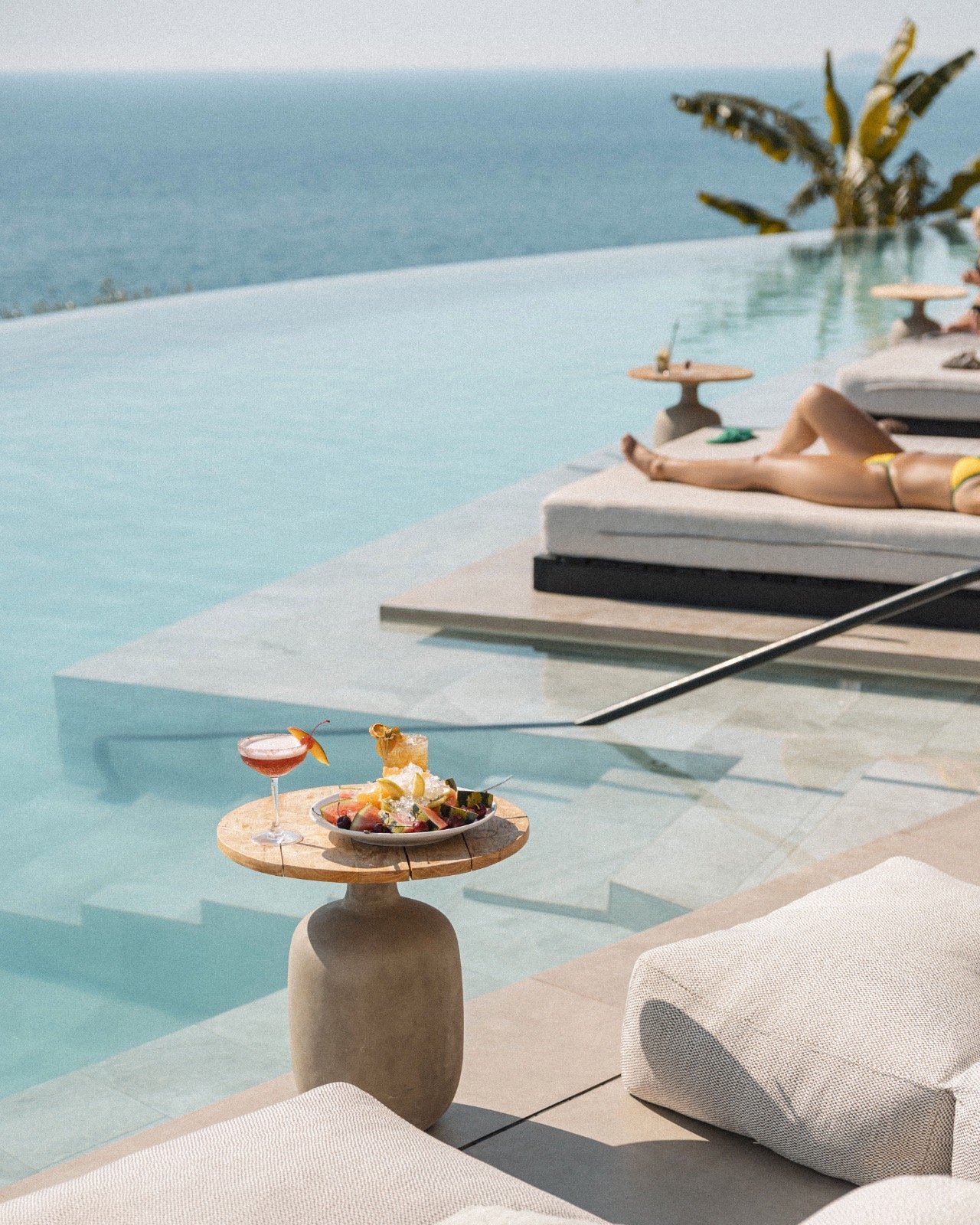 Nobus Hotel & Spa — Poolside-Drink